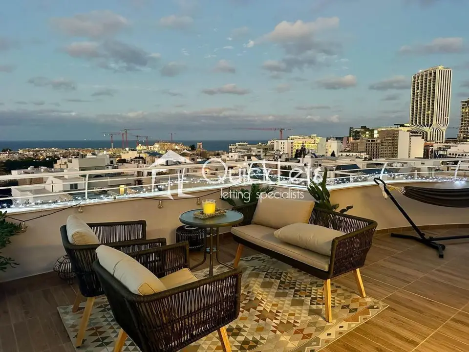 2 bedroom Penthouse to rent in Swieqi