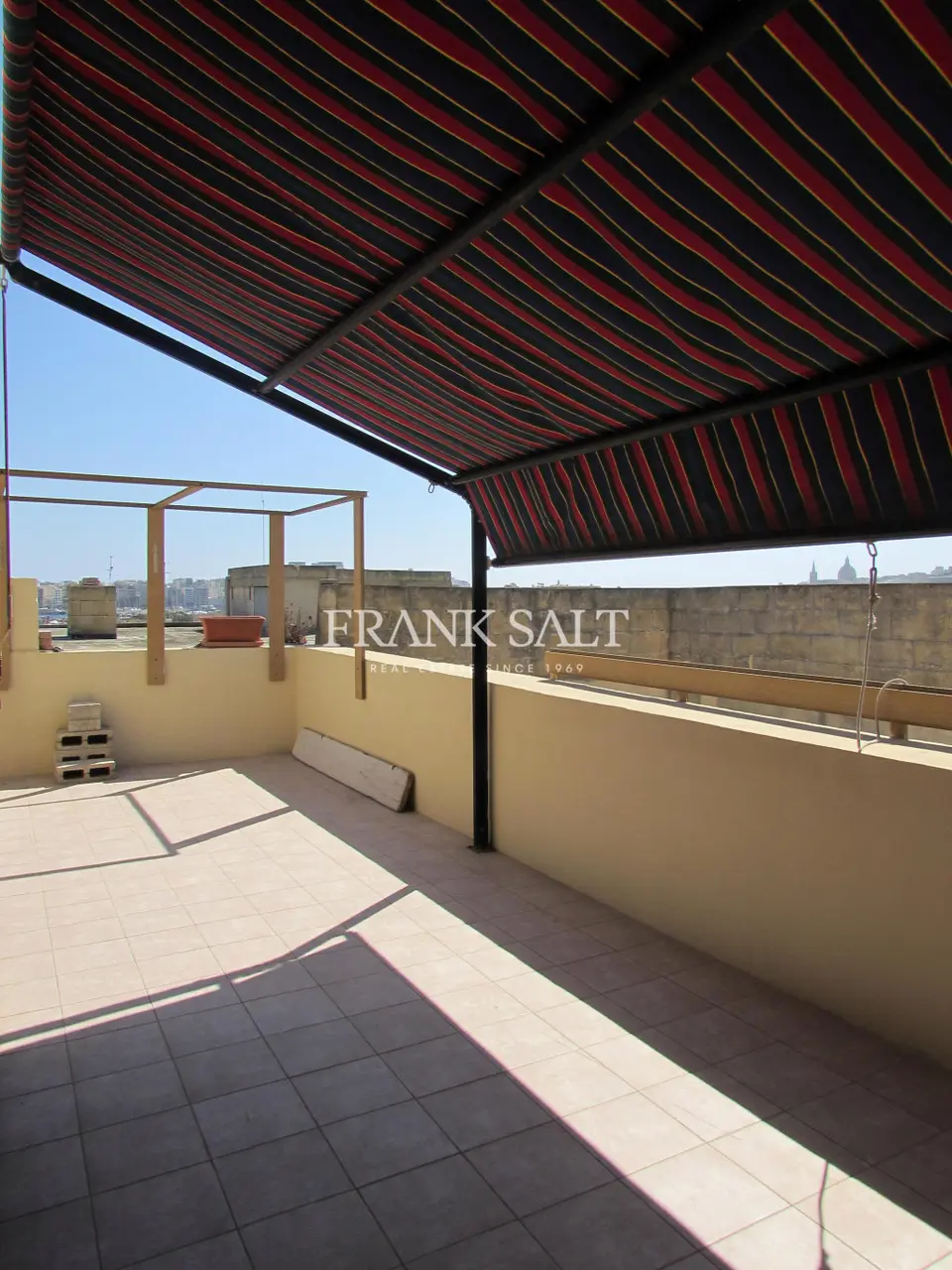 2 bedroom Penthouse to rent in Ta' Xbiex