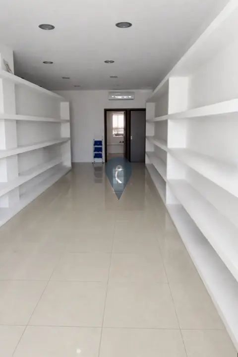 Factories / Warehouse for sale in Mriehel