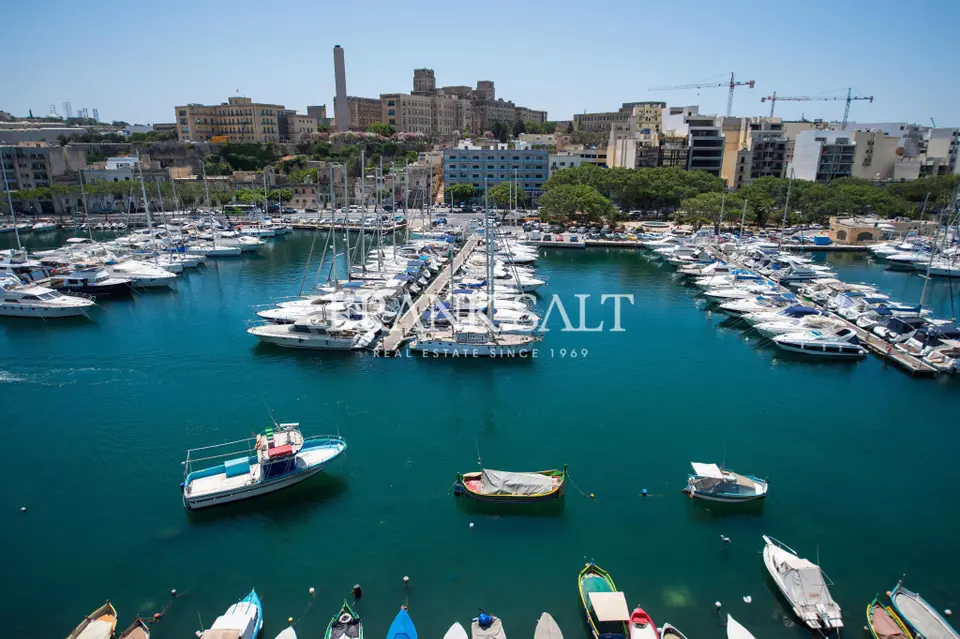 2 bedroom Penthouse to rent in Ta' Xbiex