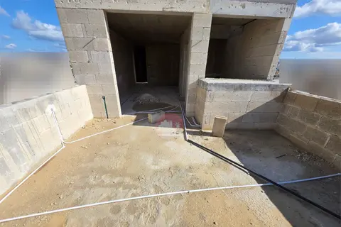 2 Bedroom Penthouse For Sale in Birkirkara