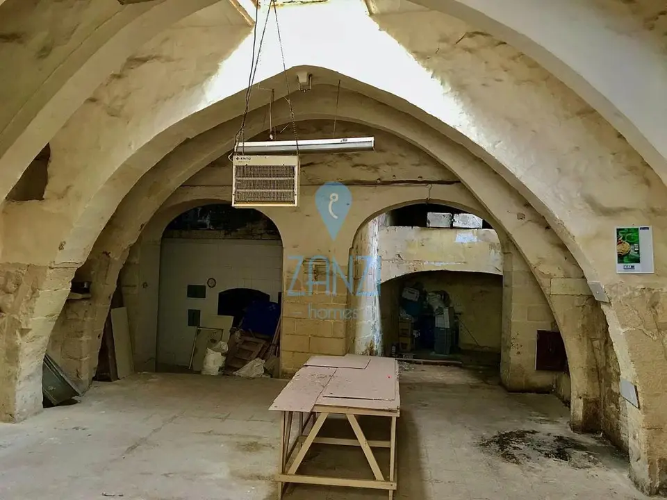 Retail / Shops / Clinic for sale in Qormi