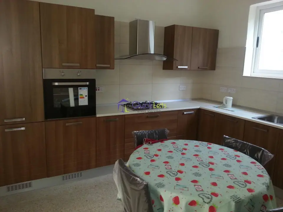 5 bedroom Townhouse to rent in Zebbug