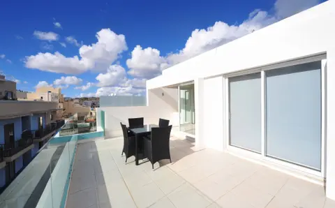 2 bedroom Penthouse to rent in St. Julians