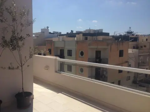2 bedroom Penthouse to rent in Swieqi