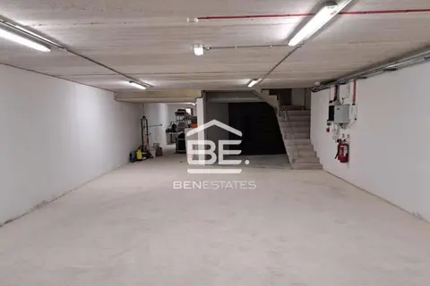 Garage For Sale in Naxxar