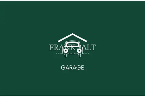 Garage For Sale in Iklin