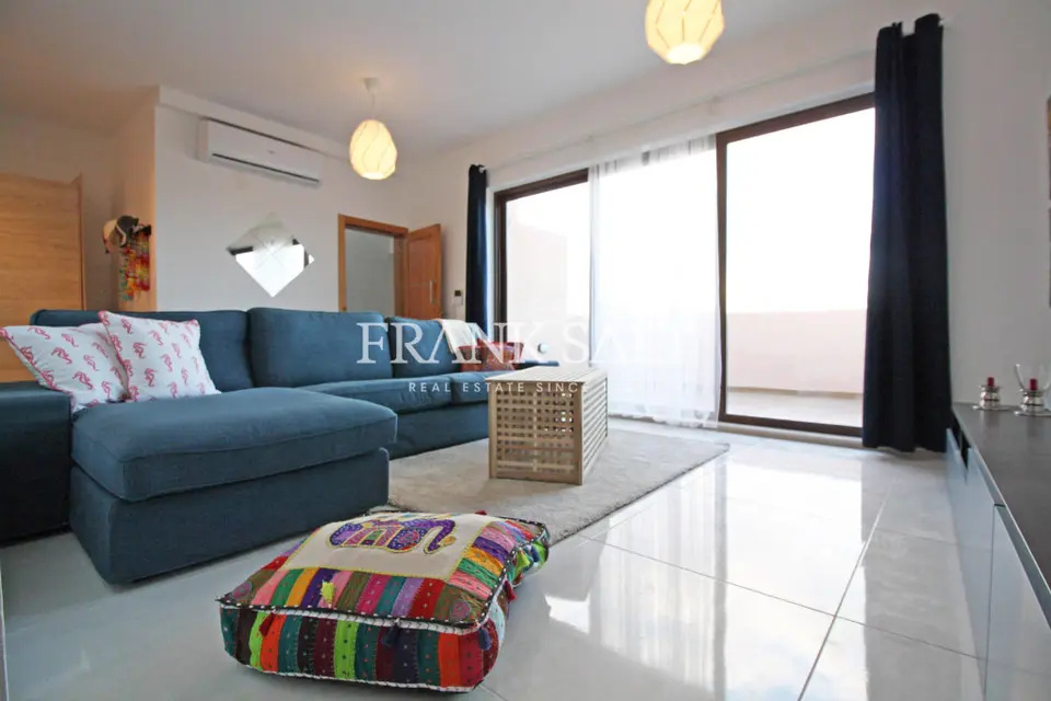 Naxxar, Furnished Penthouse