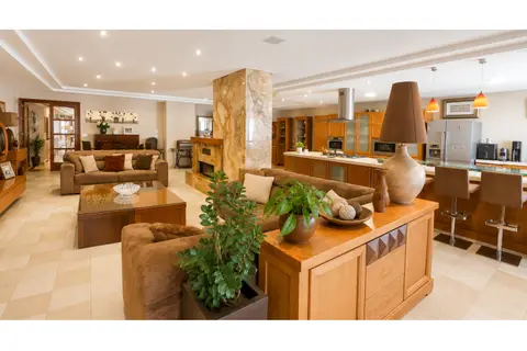 5 Bedroom Apartment For Sale in Zebbug