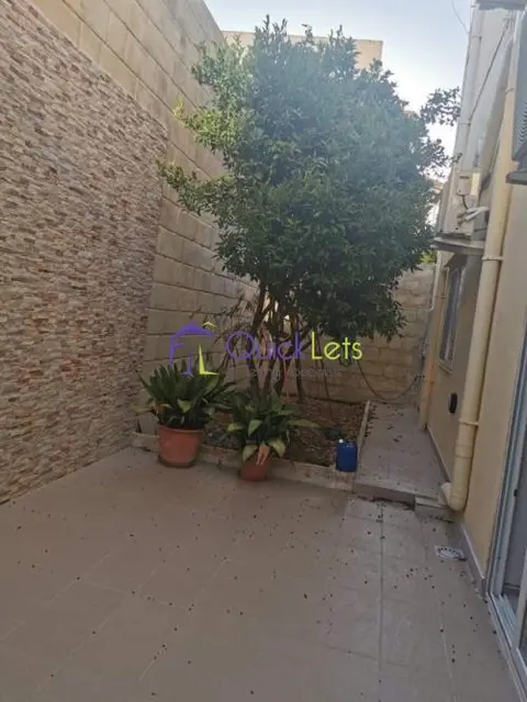2 bedroom Maisonette to rent in Rabat