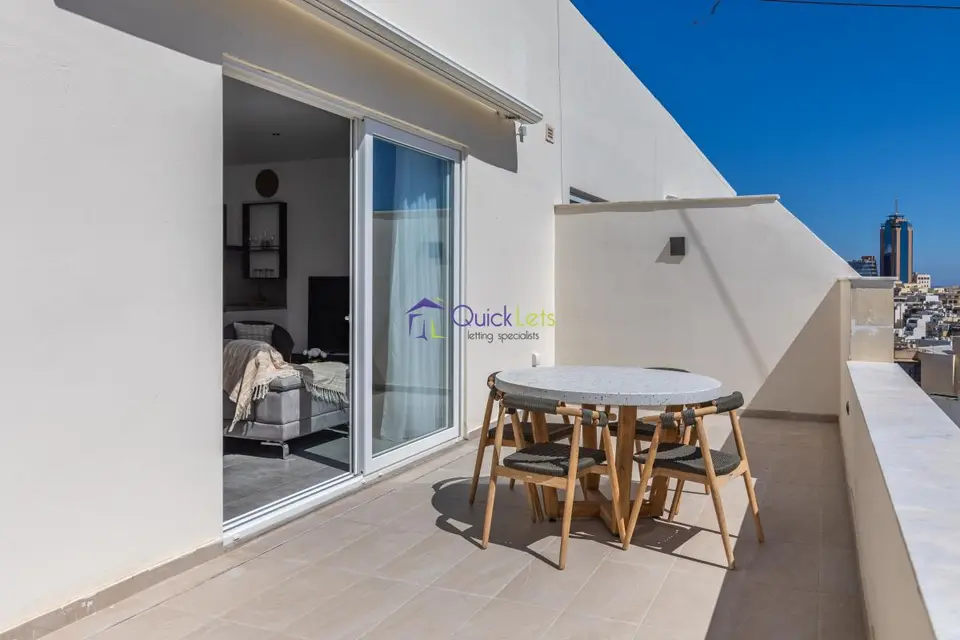 2 bedroom Penthouse to rent in St. Julians
