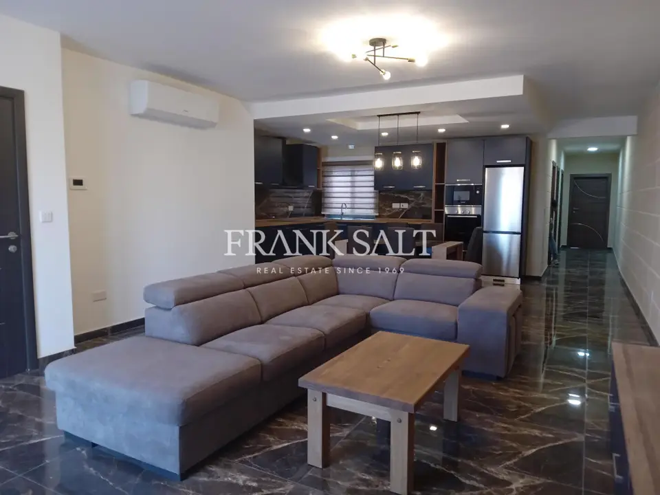 Xaghra, Furnished Penthouse