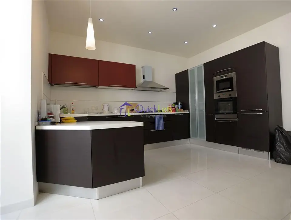 3 bedroom Maisonette to rent in Gzira