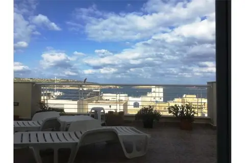 2 bedroom Penthouse to rent in St Paul's Bay