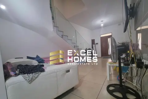 2 Bedroom Town House For Sale in Luqa