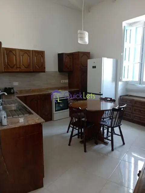 3 bedroom Terraced House to rent in Kalkara
