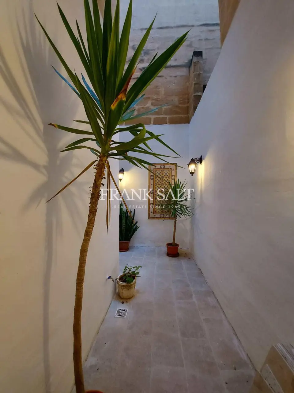 Valletta, Furnished Duplex Maisonette