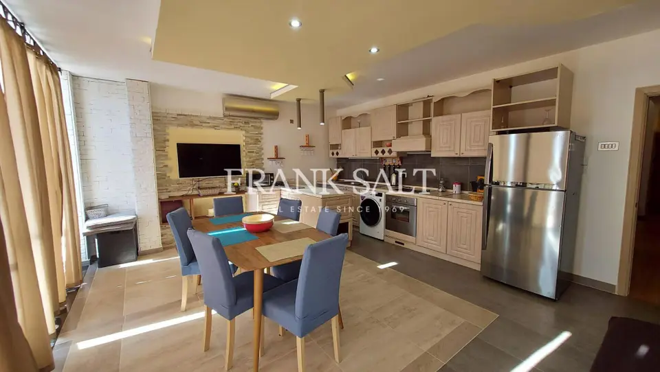 St Pauls Bay, Penthouse