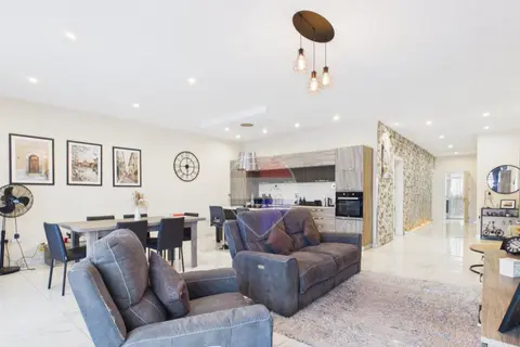 3 Bedroom Apartment For Sale in Ghaxaq