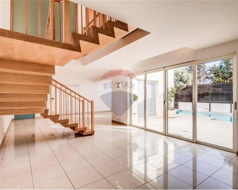 3 bedroom Villa Semi-detached to rent in San Pawl tat Targa