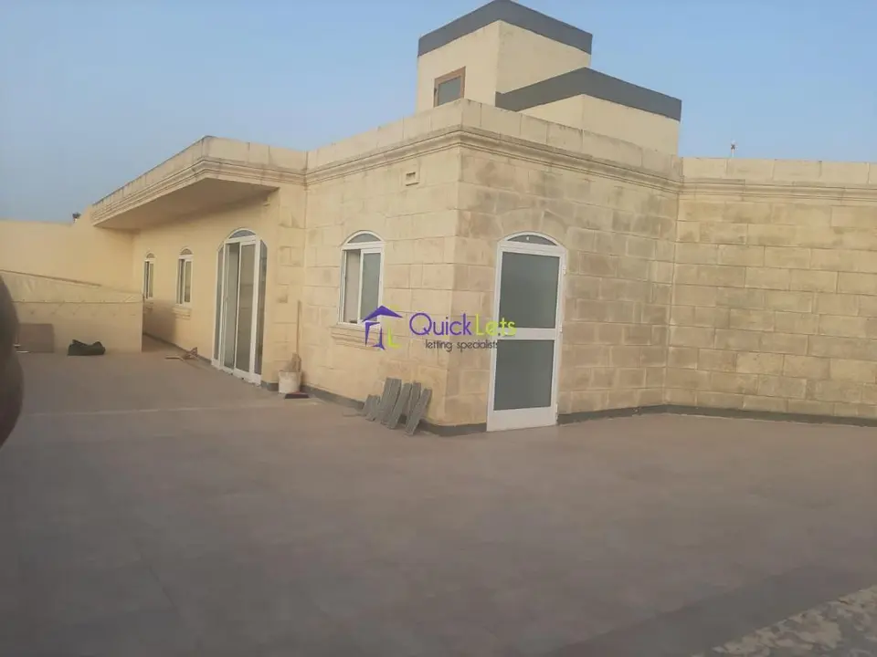 2 bedroom Penthouse to rent in Siggiewi