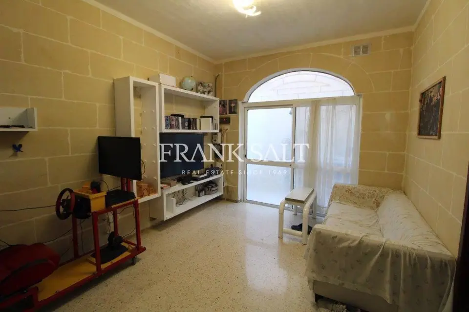 Marsalforn, Furnished Maisonette
