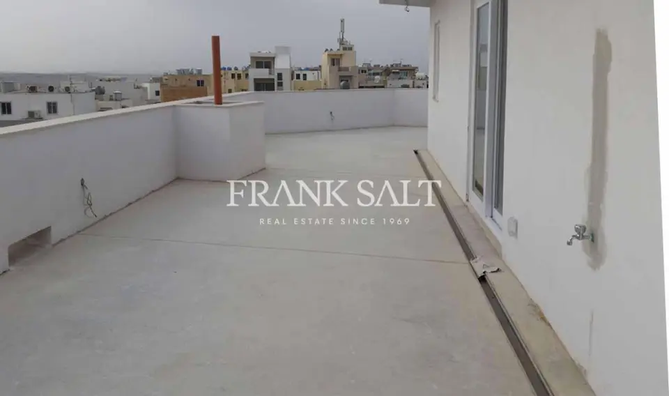 Naxxar, Furnished Penthouse