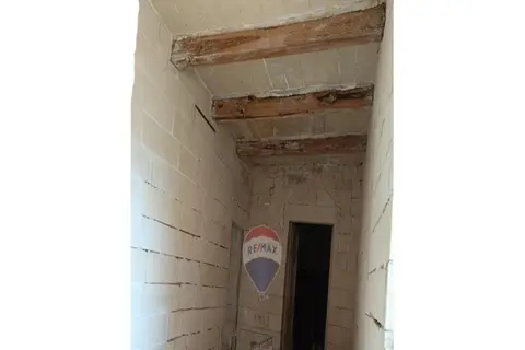 3 Bedroom Maisonette For Sale in Hamrun