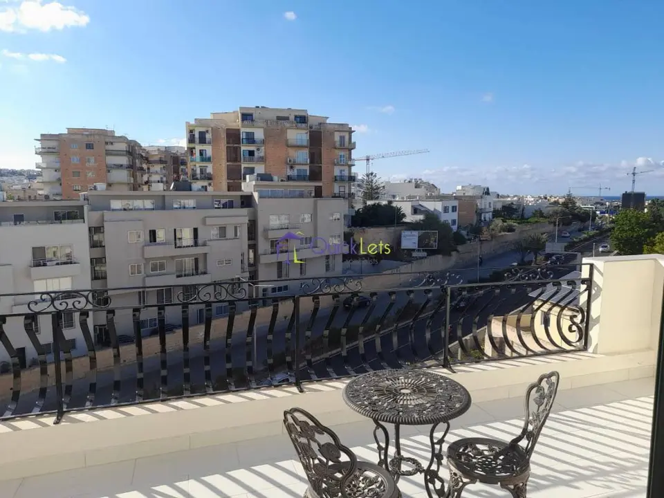 2 bedroom Penthouse to rent in St. Julians