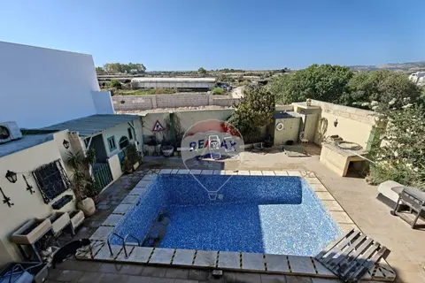 3 Bedroom House of Character For Sale in Salina