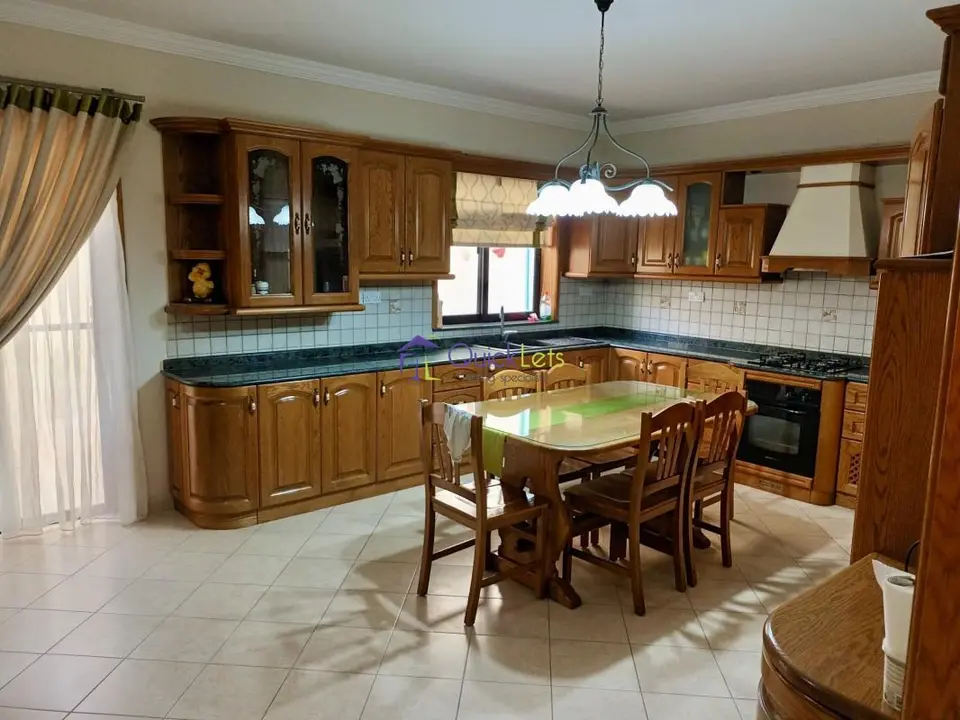 4 bedroom Terraced House to rent in Xghajra