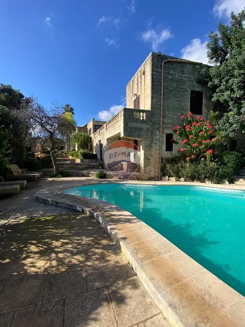 4 bedroom Farmhouse for sale in Mosta