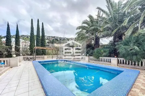 6 Bedroom Villa For Sale in Mellieha