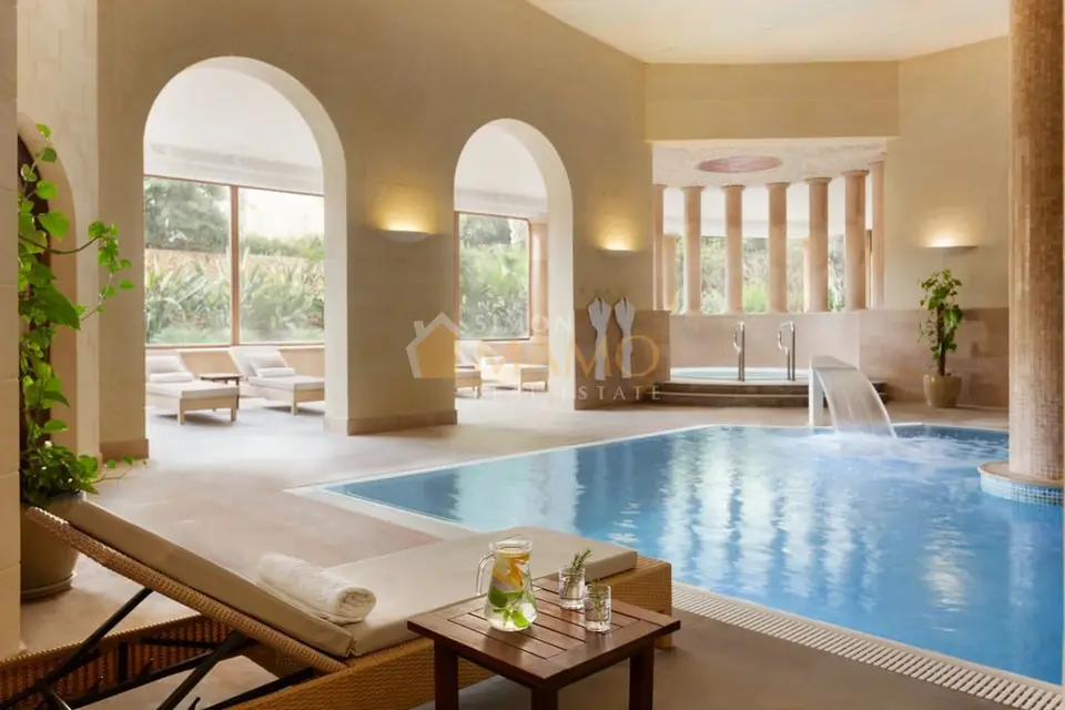 Stylish Apartment with Pool & Courtyard