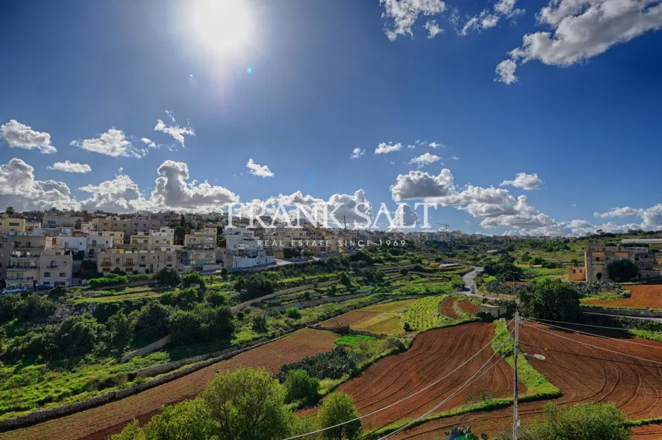 Swieqi, Furnished Villa