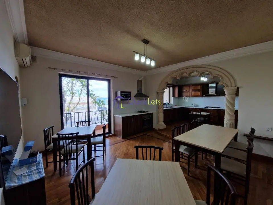 5 bedroom Terraced House to rent in Paola
