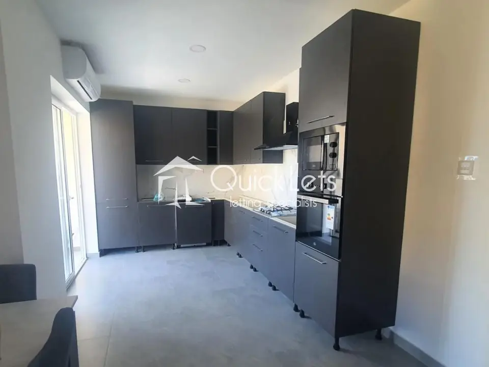 4 bedroom Apartment to rent in Ta' Xbiex