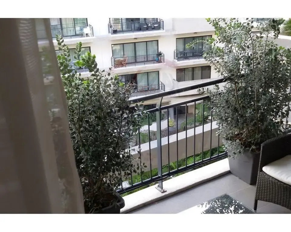 1 bedroom Studio Flat to rent in St Julian's