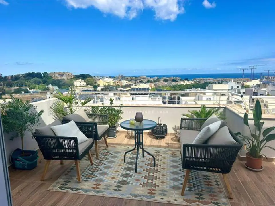 Swieqi, Furnished Penthouse
