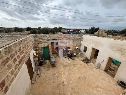3 bedroom Farmhouse for sale in Madliena