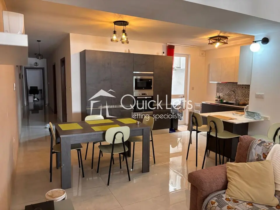 3 bedroom Maisonette to rent in Rabat
