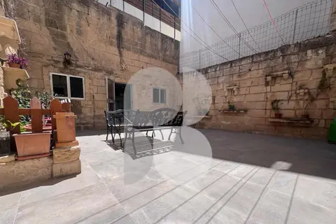 3 Bedroom Maisonette For Sale in Fgura