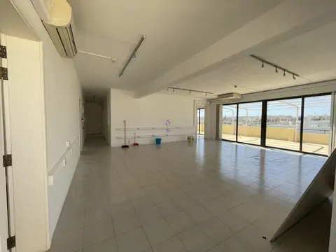 Office to rent in Sliema