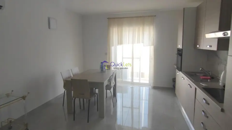 Appartamento con 2 camere in affitto a Luqa