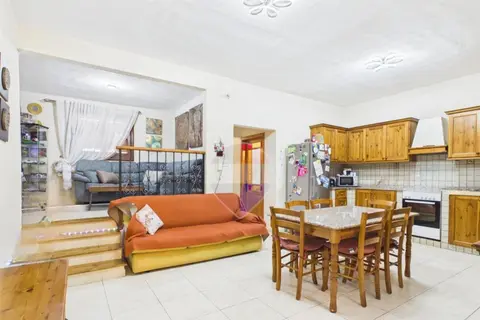 3 Bedroom Maisonette For Sale in Santa Venera