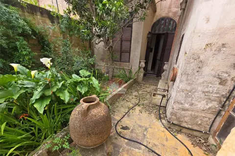 3 Bedroom Town House For Sale in Rabat