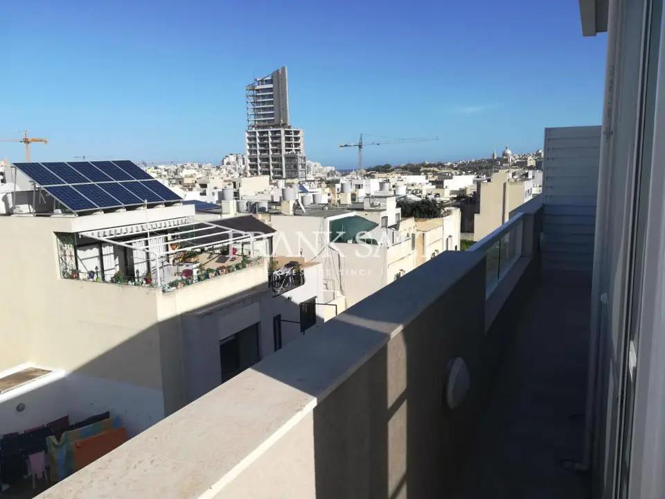 Gzira, Furnished Studio Penthouse