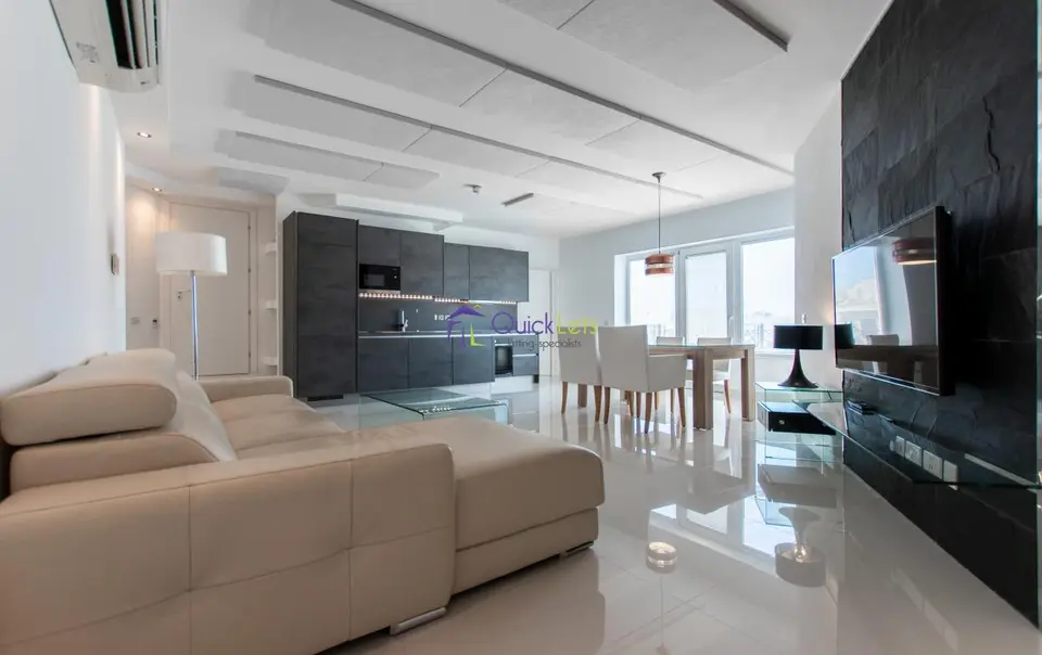2 bedroom Penthouse to rent in Gzira