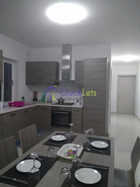2 bedroom Penthouse to rent in Gzira