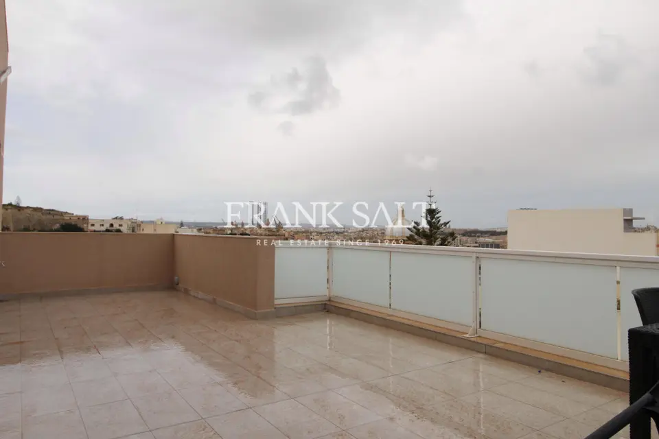 Kalkara, Furnished Penthouse